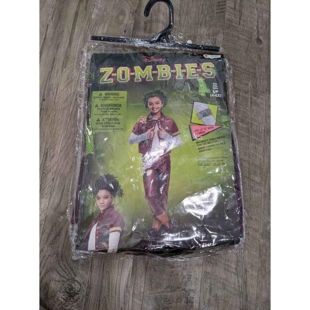 New Disney Zombies Eliza outfit